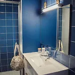 Les Logis Du Port Suites&spa - Port Canal Hotel