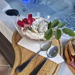 Les Logis Du Port Suites&spa - Port Canal Hotel 3*