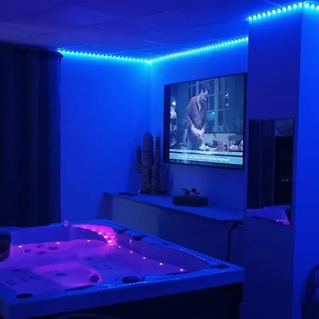 Les Logis Du Port Suites & Spa - Climatisation -Port Canal Montauban Hotel Montauban