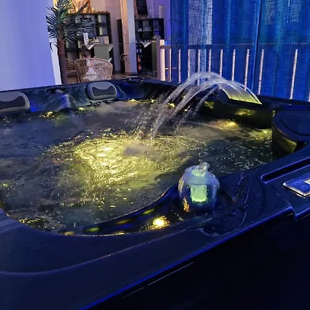 Les Logis Du Port & - Port Canal مونْتوبا