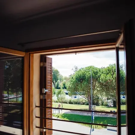 Hotel Les Logis Du Port & - Climatisation -port Canal 3*