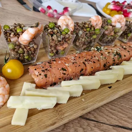 Hotel Les Logis Du Port & - Port Canal 3*