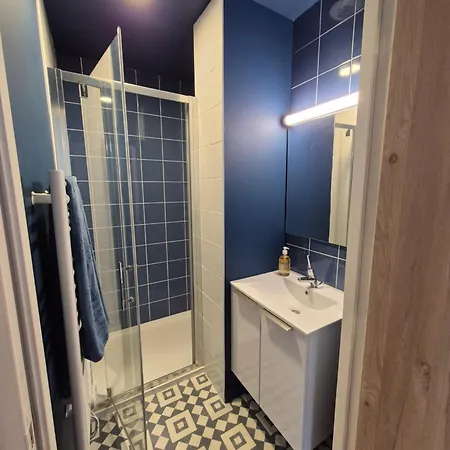 Hotel Les Logis Du Port & - Climatisation -port Canal