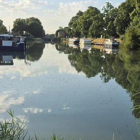 Les Logis Du Port & - Climatisation -port Canal Hotel
