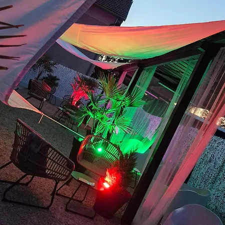 Hotel Les Logis Du Port & - Climatisation -port Canal