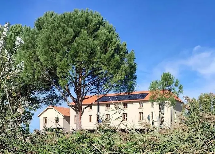 Hotel Les Logis Du Port & - Port Canal 3*