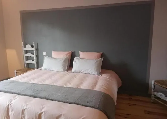 Hotel Les Logis Du Port & - Port Canal 3*