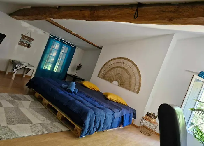 فندق Les Logis Du Port & - Port Canal 3*