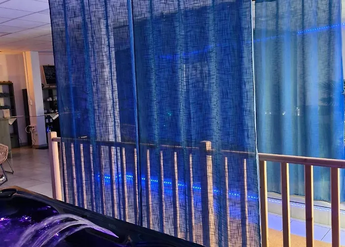 Les Logis Du Port & - Port Canal 3*